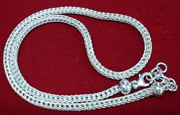 สร้อยเนื้อเงิน 925 น้ำหนัก 2.5 บาท ขนาด 18 นิ้ว (ของเก่าครับ)