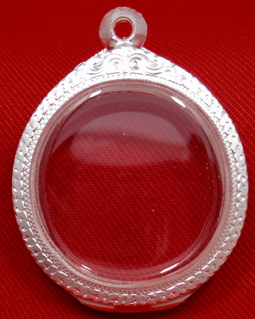 ตลับเงิน 95% สำหรับใส่เหรียญมหาลาภหลวงพ่อพรหมและเหรียญทรงผนวช เหรียญกลมทั่วไป งานขึ้นมือลงยาสุโขทัย 