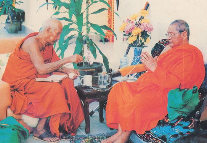 พระธาตุข้าว ( เม็ดใหญ่ ) ครูบาชัยวงศา พร้อมใบฝอย จากวัด ความเจริญทางโภคทรัพย์ โชคลาภ +++ เคาะเดียว