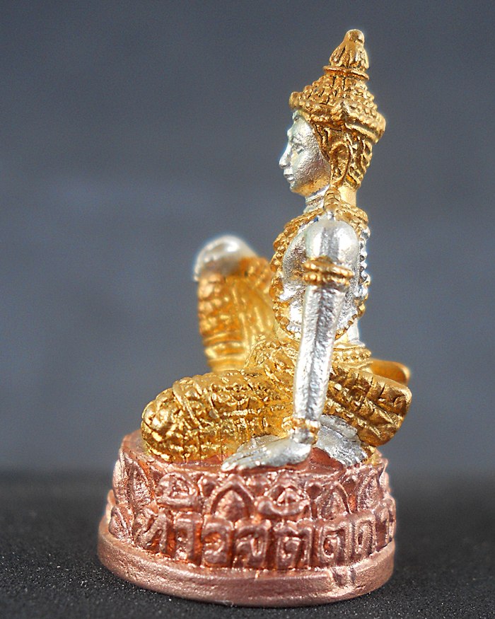 "ปฐมกษัตริย์ ศรีวิชัยสุวรรณภูมิ" ทองแดงชุบสามกษัตริย์ ขนาดห้อยบูชา