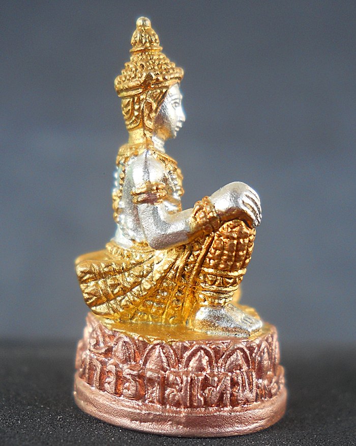 "ปฐมกษัตริย์ ศรีวิชัยสุวรรณภูมิ" ทองแดงชุบสามกษัตริย์ ขนาดห้อยบูชา