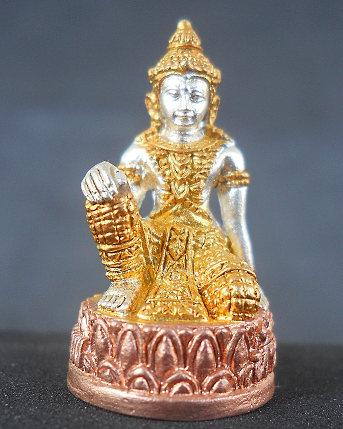 "ปฐมกษัตริย์ ศรีวิชัยสุวรรณภูมิ" ทองแดงชุบสามกษัตริย์ ขนาดห้อยบูชา