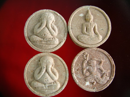 พระผงจันทร์ลอย หลวงพ่อพูล วัดไผ่ล้อม 4 องค์ 