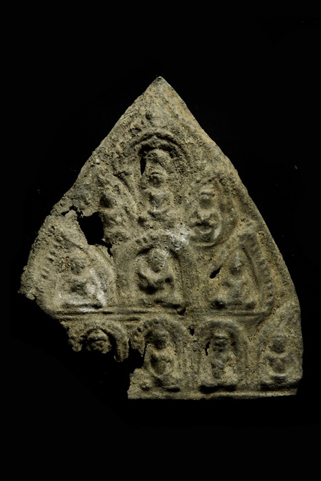 พระแผงตัดเนื้อชิน กรุวัดราษฏบูรณะ