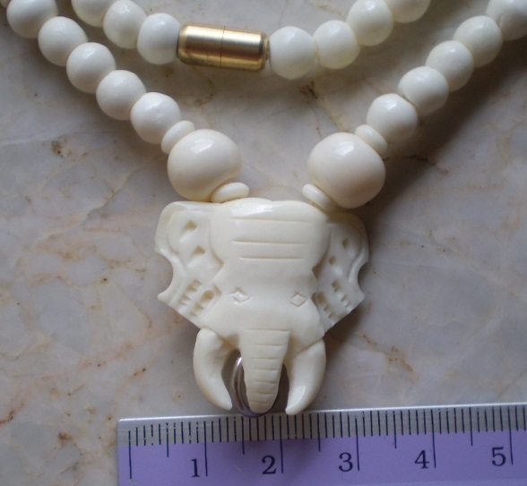 สร้อยกระดูกช้าง  3  ห่วง   ห่วงกลางหัวช้าง  เคาะเดียว 