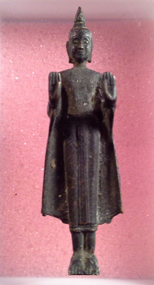 พระยืนปางห้ามสมุทร สวยเก่า ผิวหิ้ง งามมากก ไม่ทราบที่ มีที่มาที่ไปแน่นอน 