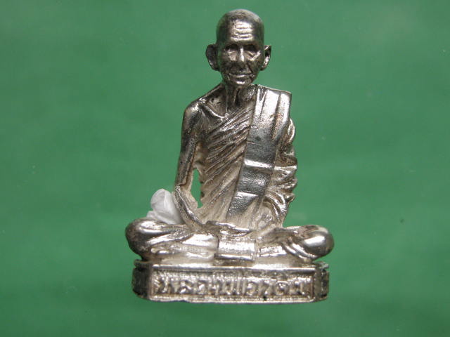 หลวงพ่อเดิม วัดอินทาราม อ.พยุหะคีรี นครสวรรค์ ปี35 รูปเหมือน เนื้อเงิน กล่องเดิม