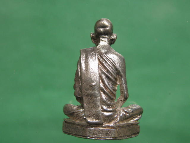 หลวงพ่อเดิม วัดอินทาราม อ.พยุหะคีรี นครสวรรค์ ปี35 รูปเหมือน เนื้อเงิน กล่องเดิม