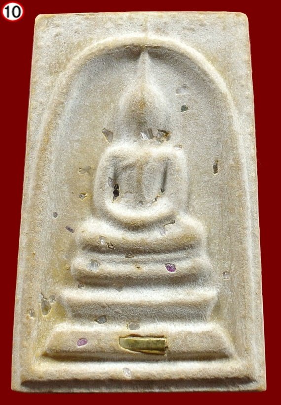 สมเด็จแช่น้ำมนต์ 100 ปี พิมพ์เกศทะลุซุ้ม มีสังฆาฏิ เนื้อผงโรยพลอย หลังลายเซ็นต์ สมเด็จพระญาณสังวร