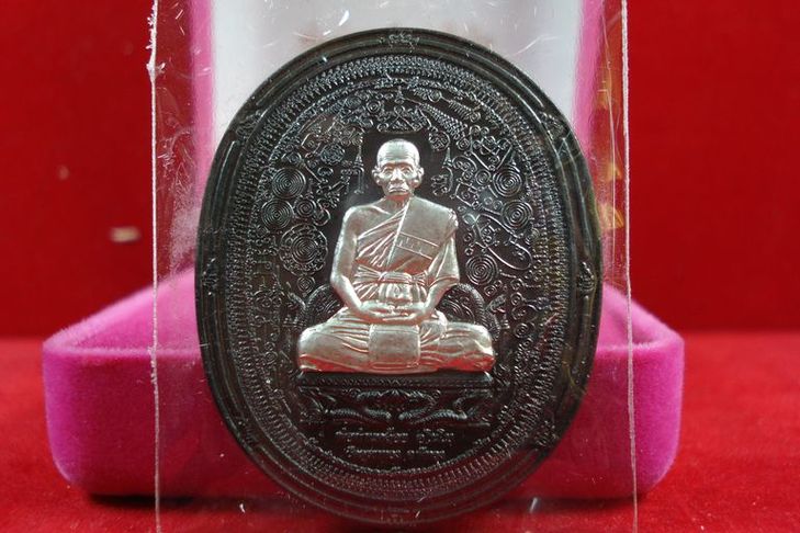 เหรียญมหายันต์ มหามงคล เนื้อนวะหน้ากากเงิน หลวงพ่อคล้อย วัดภูเขาทอง