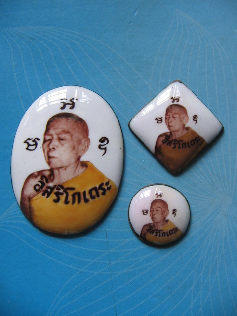 ล็อคเก็ต หลวงปู่ทิม วัดละหารไร่ ออกที่วัดโพธิ์สัมพันธ์ ปี 17 ลป.โต๊ะร่วมปลุกเสก 3 พิมพ์เคาะเดียวครับ