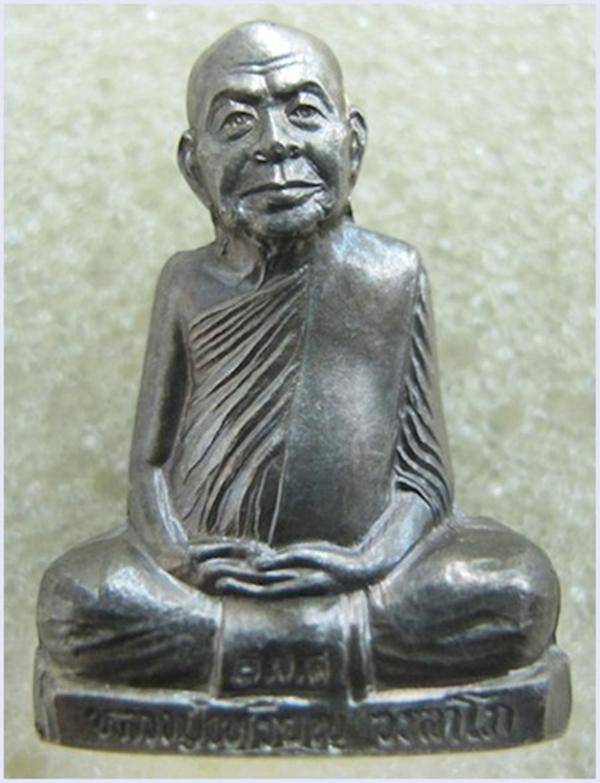 รูปเหมือนปั๊มหลวงปู่เหรียญ วัดอรัญญบรรพต รุ่นแรก เนื้ออัลปาก้า หมายเลข๑๐๕๓ รวมกันได้๙