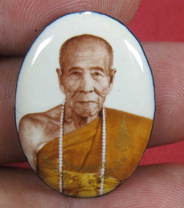ล๊อกเก็ตฉากขาวทอง รุ่นสุดท้าย หลวงปู่คำบุ คุตฺตจิตฺโต วัดกุดชมภู จ.อุบลราชธานี รุ่นอุดมทรัพย์