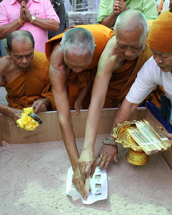 ประคำนารายณ์แปลงรูป หรือ ประคำ "คำบุ" มูลนิธิหลวงปู่ทิม อิสริโก สร้างถวาย