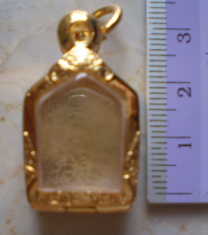 ตลับเงินขัดเงา ปิดหลัง  ชุบทองแท้ ใส่ขุนแผนผงพราย  พิมพ์เล็ก  เคาะเดียว 