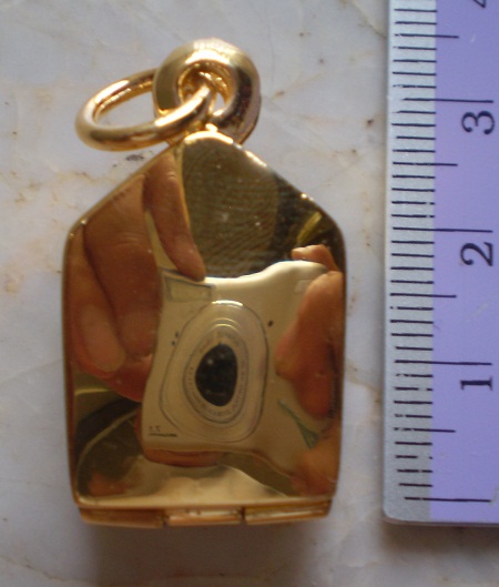 ตลับเงินขัดเงา ปิดหลัง  ชุบทองแท้ ใส่ขุนแผนผงพราย  พิมพ์เล็ก  เคาะเดียว 