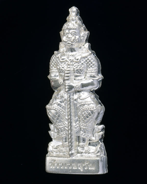 (((พิเศษราคาวัดบวกค่าจัดส่ง))) ท้าวเวสสุวัณ ขนาดห้อยคอ พิมพ์ใหญ่ เนื้อเงินแท้ พ่อท่านเอื้อม กตปุญโญ