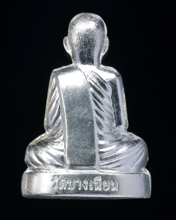 รูปเหมือนปั๊มลอยองค์ เนื้อเงินแท้ พ่อท่านเอื้อม กตปุญโญ วัดบางเนียน