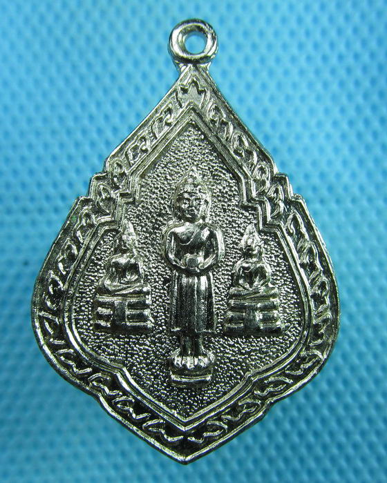 เหรียญพระสามพี่น้อง - พระครูอนุวัตร์สาธุกิจ วัดบ้านนา จ.ฉะเชิงเทรา ปี 2519..เริ่ม20บาท(02/08/57-132)