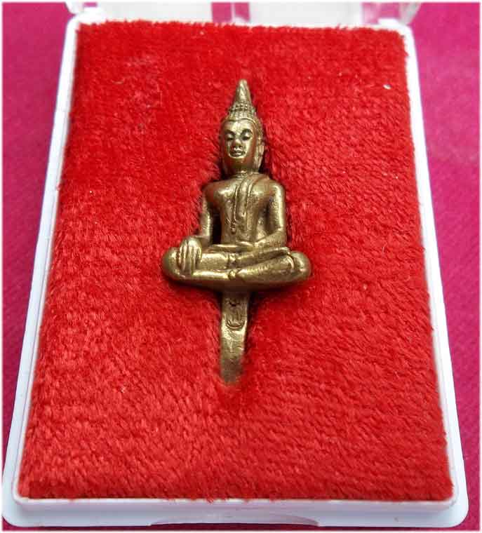 พระยอดธงโฆษปัญโญ หลวงปู่คำพันธ์ มาพร้อมกล่อง