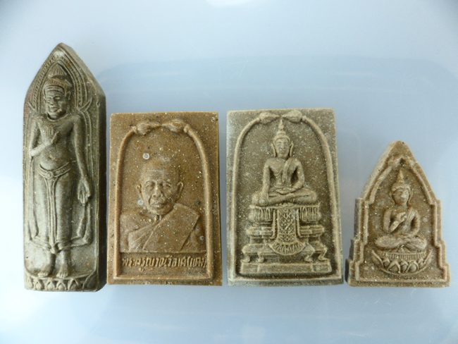 พระผงรูปเหมือน หลวงพ่อแดง ปลุกเสก วัดเทพธิดาราม ปี15 ชุด 4 องค์