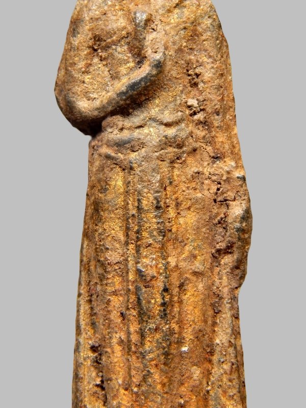 พระร่วงยืน ปางประทานพร สนิมแดง กรุวัดเทวสังฆาราม(วัดเหนือ) จ.กาญจนบุรี  