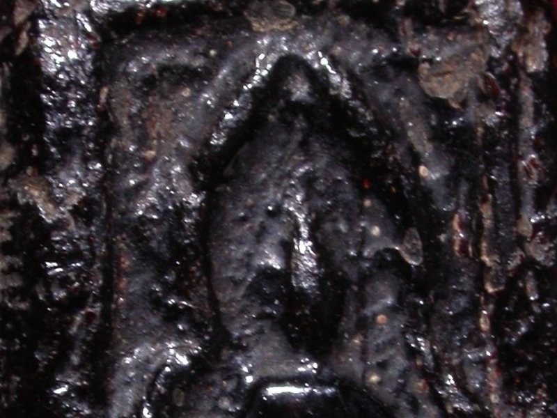 หลวงปู่บุญ วัดกลางบางแก้ว พิมพ์สะดุ้งกลับ ฐานตาราง  เนื้อผงยาจินดามณี