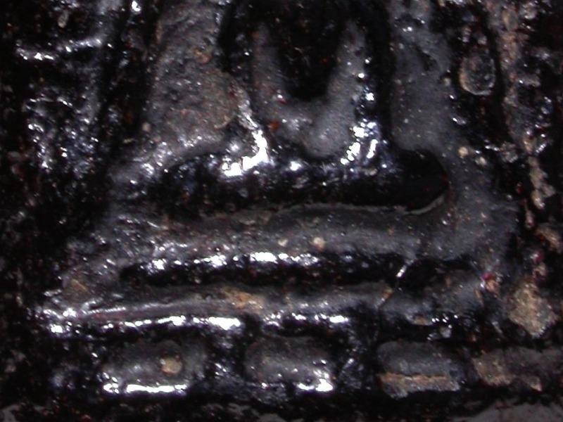 หลวงปู่บุญ วัดกลางบางแก้ว พิมพ์สะดุ้งกลับ ฐานตาราง  เนื้อผงยาจินดามณี