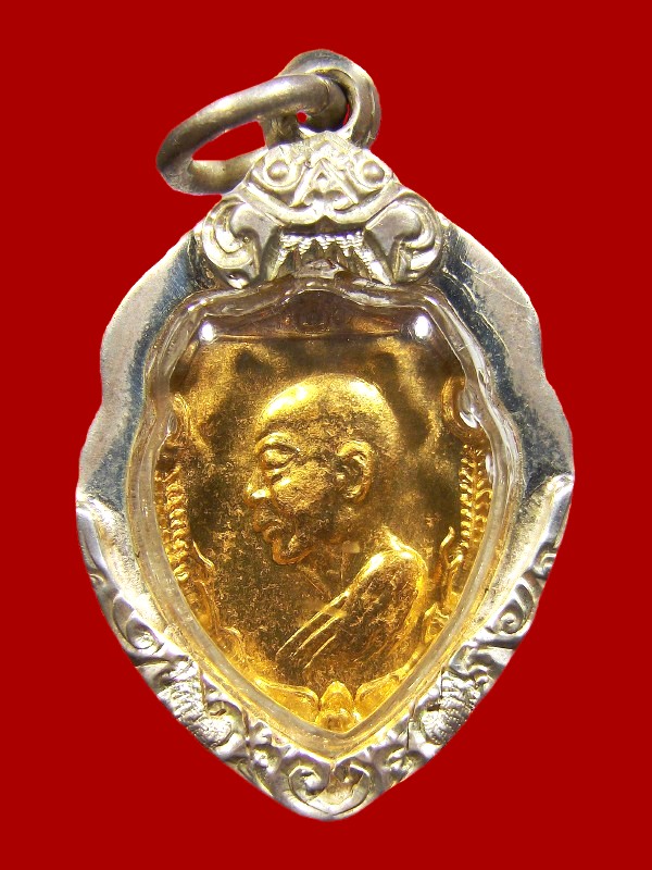 หลวงพ่อเงิน วัดดอนยายหอม จ.นครปฐม หน้าวัวเล็กรุ่น 2 หลังมฤคทายวัน ปี 2513 กะไหล่ทอง