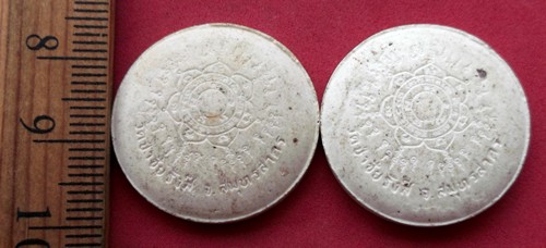 10 บาท... กับ ผงพระอาจารย์จันทร์ วัดป่าชัยรังษี จ.สมุทรสาคร ....JB729