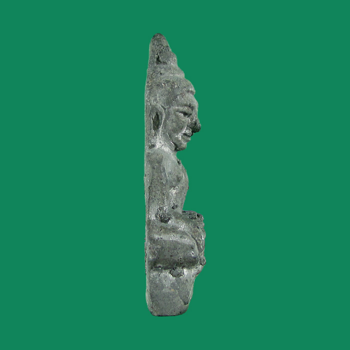 พระท่ากระดาน(รุ่นแรก) หลวงปู่ดี วัดเหนือ กาญจนบุรี ปี 2485 เนื้อชินผิวปรอท พิมพ์ใหญ่หลังยันต์นะ 3