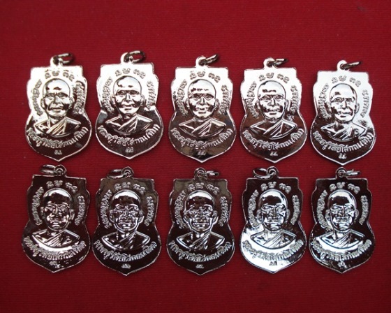 !! เสมาชุบนิคเกิ้ล )) !! หลวงปู่ทวด วัดช้างให้ ปี 55 จำนวน 10 องค์ พร้อมซองจากวัด+ใบคาถาครบทุกองค์
