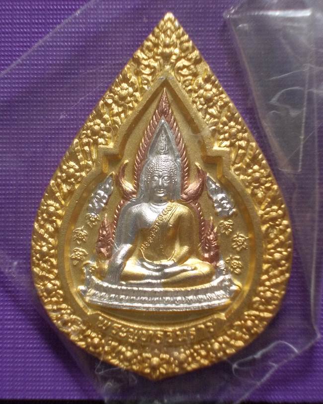 พระดีราคาเบา...เหรียญพระพุทธชินราช รุ่นปิดทอง 3 กษัตริย์ พิมพ์หยดน้ำใหญ่ รหัส ก๓๘๗๙