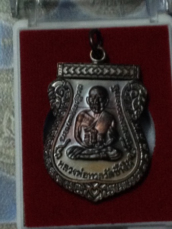 ลป.ทวด รุ่นเลื่อนสมณศักดิ์ 49/53 วัดช้างให้ เนื้อทองแดง ไหล่ขีด สวยๆ พร้อมบัตร dd