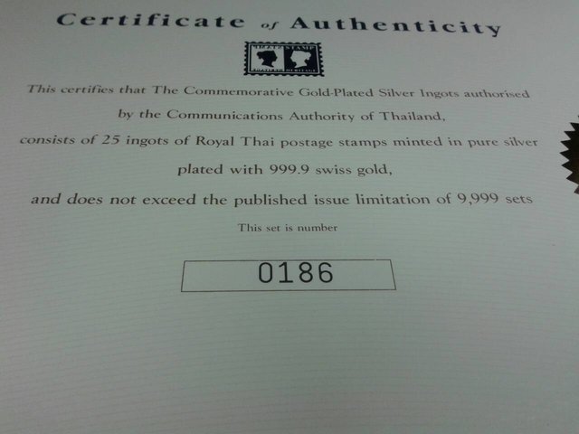 สแตมป์ทองคำ ฉลองสิริราชสมบัติ 50 ปี พร้อมกล่องไม้ และใบ Certificate