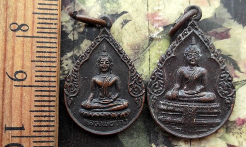 10 บาท กับ เหรียญพระพุทธ 2 เหรียญ  ...Bi810