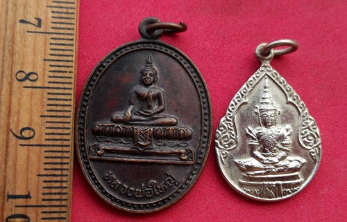 10 บาท... กับ เหรียญพระพุทธ 2 เหรียญ  ......Pj709