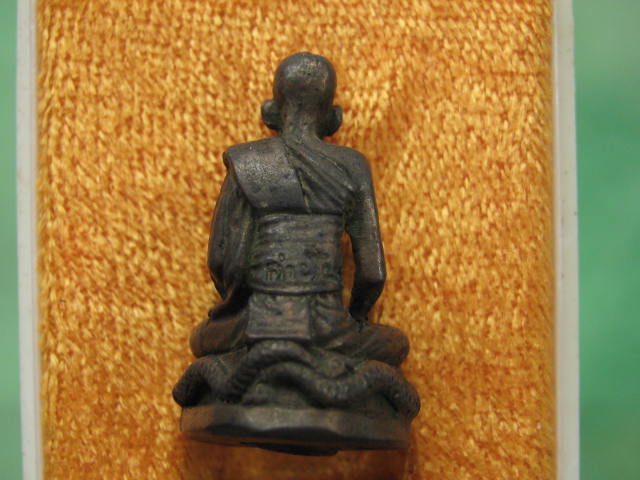 หลวงปู่คำพันธ์ รูปเหมือน นั่งพญานาค ปี42 เนื้อนวะโลหะ กล่อ งเดิม