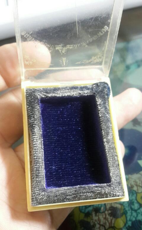 กล่องพระบางขุนพรหม ๑๗ เขี้ยวไม่หัก กำมะหยี่ไม่ขาด