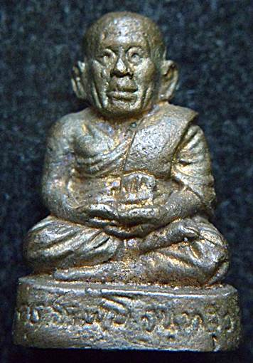รูปหล่อมหาเศรษฐี หลวงปู่ธรรมรังษี  โค้ดนะ ก้นอุดผง ปี40 