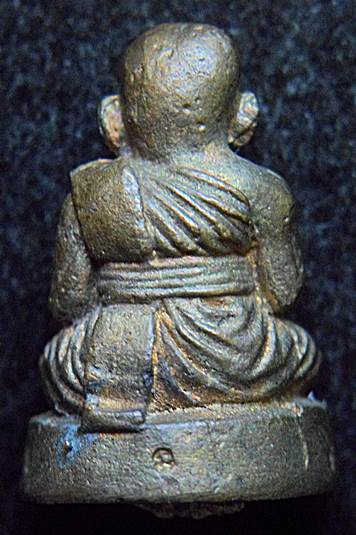 รูปหล่อมหาเศรษฐี หลวงปู่ธรรมรังษี  โค้ดนะ ก้นอุดผง ปี40 