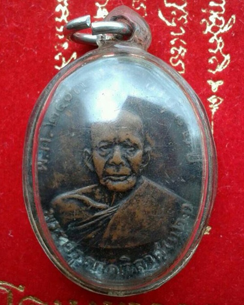 เคาะแรก @@@ หลวงพ่อแดง รุ่นสอง ปี 03 หลังเลขแปดใหญ่ หูตัด นิยม วัดเขาบันไดอิฐ จ.เพชรบุรี