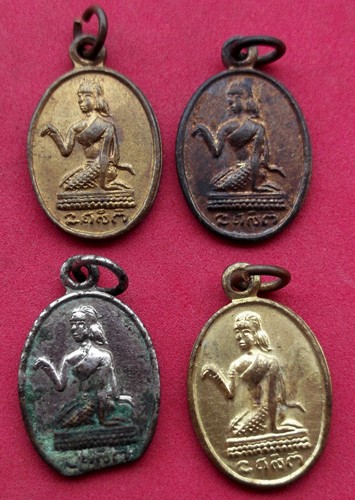 10 บาท... กับ เหรียญนางกวัก 4 เหรียญ ......JB171