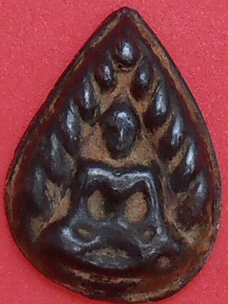 กลีบบัวเมฆพัตร หลังยันต์เก่า ไม่ทราบวัด