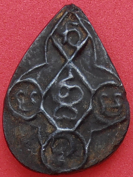 กลีบบัวเมฆพัตร หลังยันต์เก่า ไม่ทราบวัด