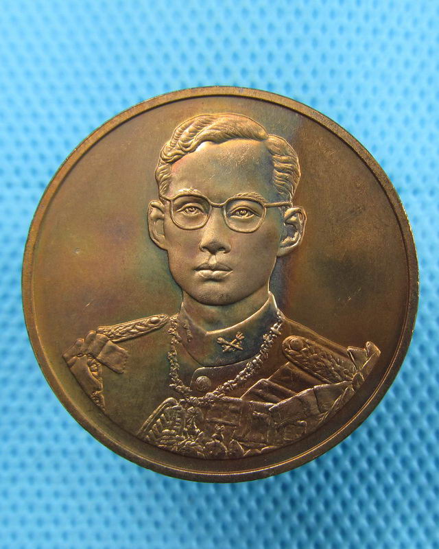 เหรียญในหลวง ฉลองกาญจนาภิเษก 50 ปี เนื้อทองแดงบริสุทธิ์ขัดเงา(ซองเดิม)...เริ่ม20บาท(09/08/57-69)