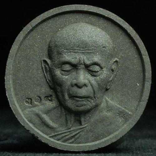 พระผงจันทร์ลอย เนื้อว่านดำ หลวงปู่ทิม รุ่นบารมีอิสริโก หมายเลข 319