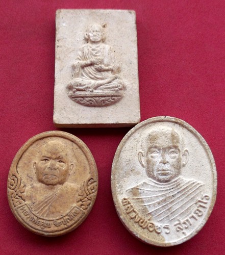 10 บาท... กับ พระเกจิเนื้อผง 3 องค์  ..JB205