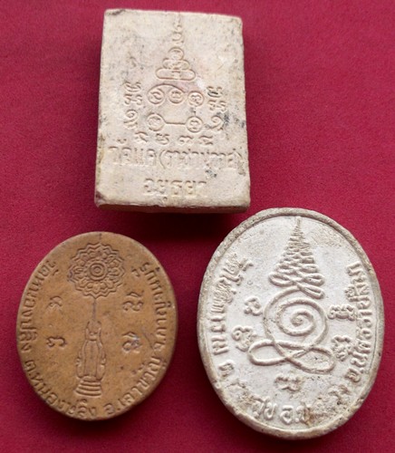 10 บาท... กับ พระเกจิเนื้อผง 3 องค์  ..JB205