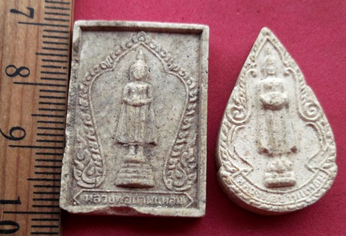 10 บาท... กับ ผงหลวงพ่อบ้านแหลม วัดเพชรสมุทร จ.สมุทรสงคราม ..JB216